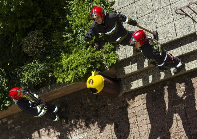 Od dyżurnego w Komendzie Miejskiej Państwowej Straży Pożarnej usłyszeliśmy, że rzeczywiście około godz. 13 zgłoszono pożar balkonu przy ul. Małopolskiej. 