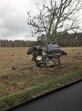 Makabryczny wypadek BMW. Kierowca oszukał przeznaczenie (ZDJĘCIA)