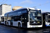 Gdynia: Autobus z wielkim pączkiem na dachu wyjechał na ulice [ZDJĘCIA]