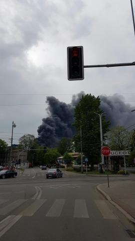 Pożar w Katowicach 13.05.2016. Pożar hali na ul. Żeliwnej