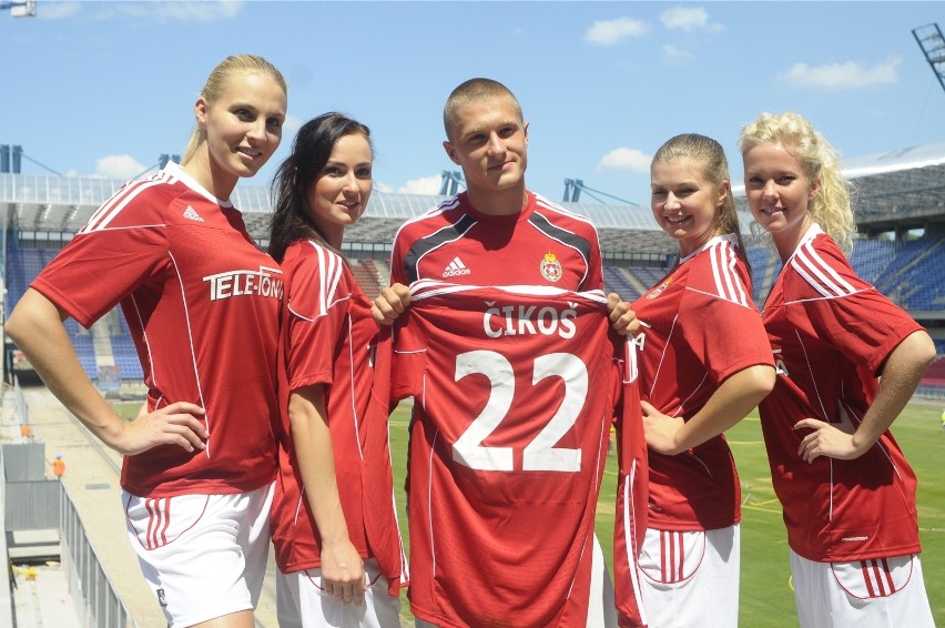 12 lipca 2010 r. Erik Čikoš jako nowy zawodnik Wisły