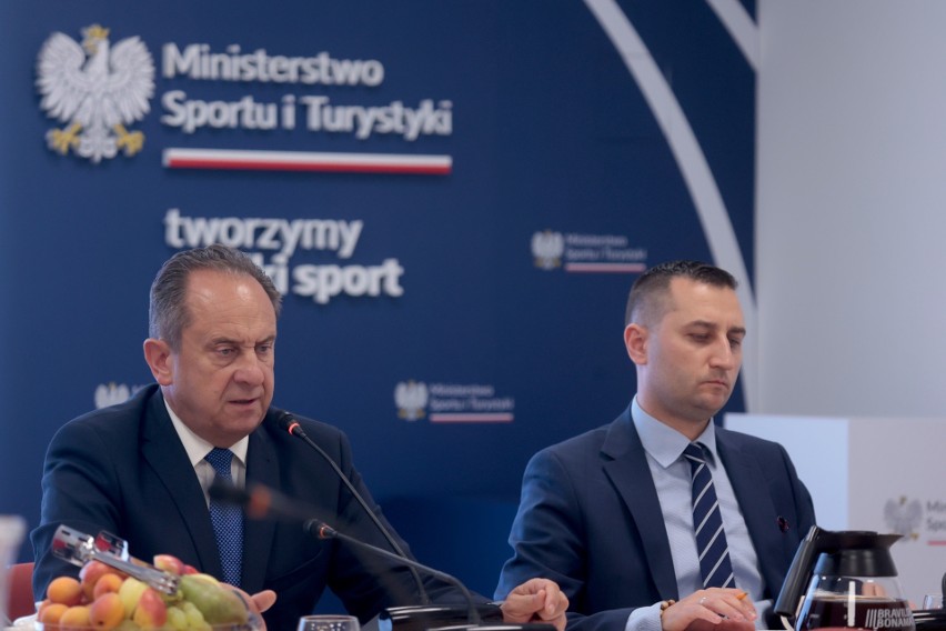 Wiceminister Andrzej Gut-Mostowy oraz dyrektor Departamentu...