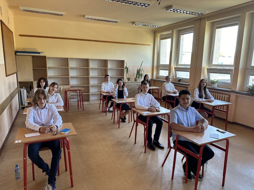 Egzamin ósmoklasisty 2024 w szkole numer 33 w Radomiu. Uczniowie mierzyli się z matematyką