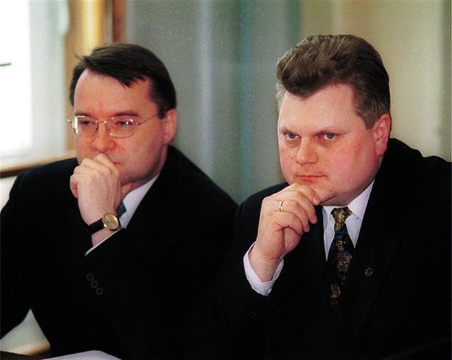 Tomasz Sowiński (z prawej) - wojewoda pomorski w latach 1999...