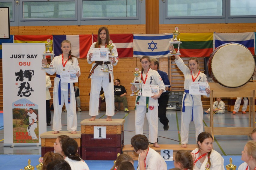 Niepołomiczanka triumfowała w turnieju karate w Szwajcarii