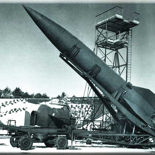Pierwszy udany pocisk balistyczny o napędzie rakietowym....