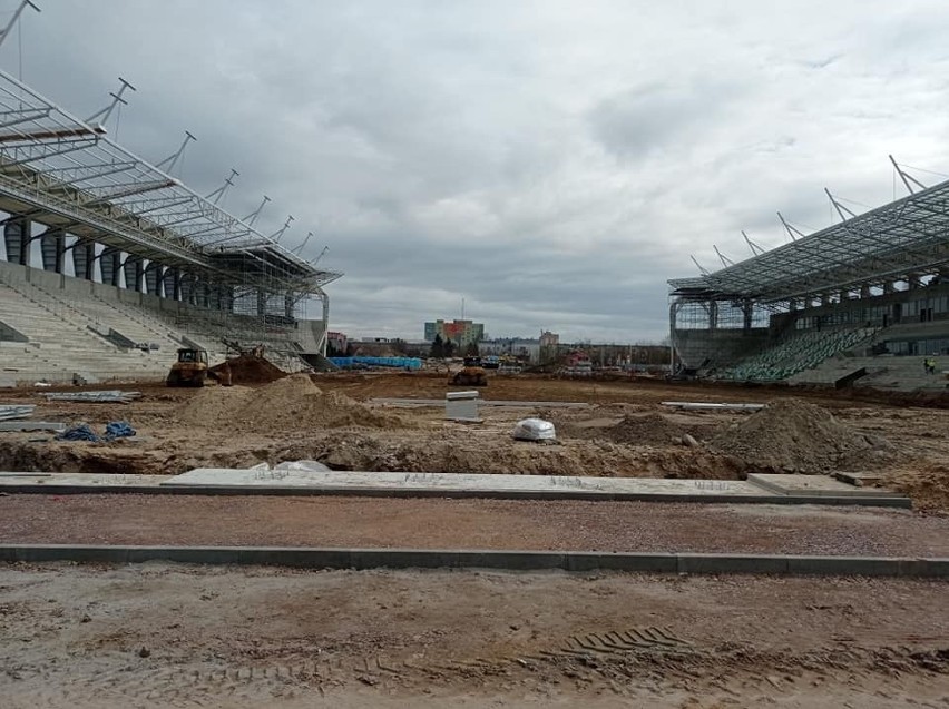 Zasadnicze prace mają się skończyć na stadionie do 31 maja....