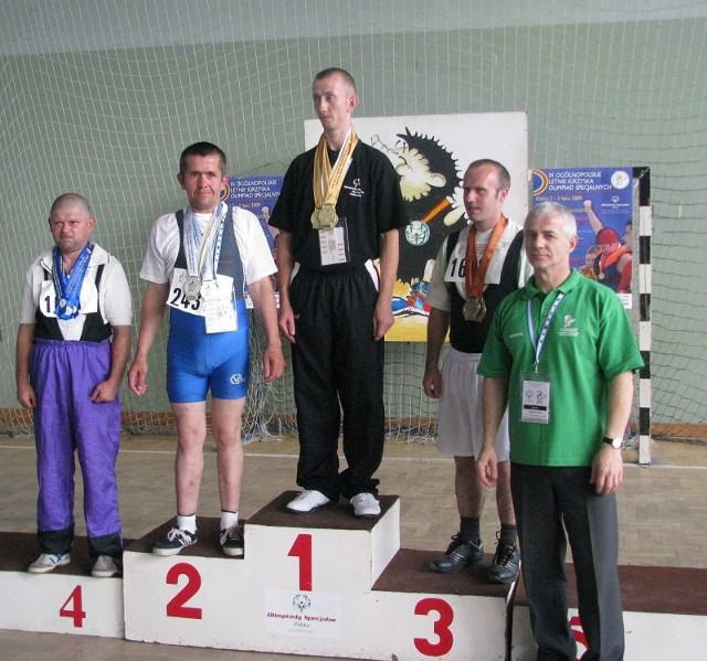 Paweł Saja na najwyższym stopniu podium.