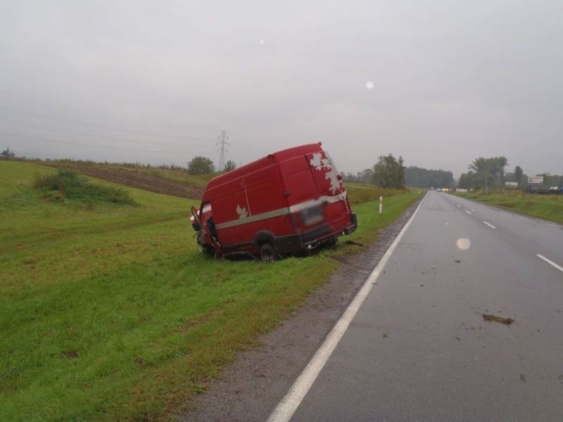 Rannego kierowcę wycinali z wraku auta [ZDJĘCIA]