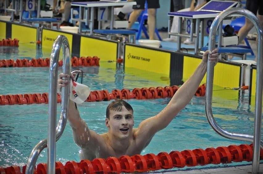 Bardzo dobry start Dominika Bujaka na Grand Prix Pucharze Polski w pływaniu. Był najlepszy w stylu zmiennym [ZDJĘCIA]