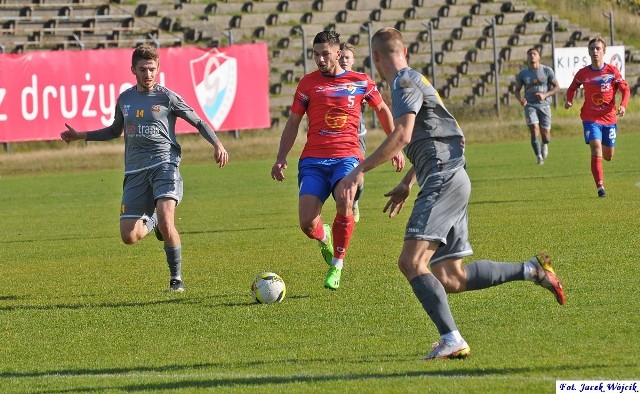 Marcin Gawron (w środku) zdobył zwycięskiego gola dla Gwardii Koszalin