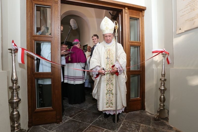 Poświęcenie odbudowanej wieży na Świętym Krzyżu