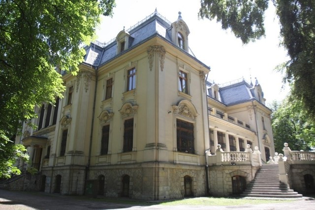 Trzecia część sesji odbędzie się w Pałacu Schoena Muzeum w Sosnowcu Zobacz kolejne zdjęcia/plansze. Przesuwaj zdjęcia w prawo naciśnij strzałkę lub przycisk NASTĘPNE