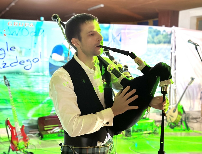 Biesiada Świętego Patryka w Tarnobrzegu. Szalona zabawa z muzyką, tańcami i zielonym piwem z okazji irlandzkiego święta. Zobaczcie zdjęcia