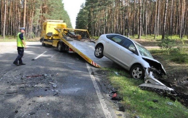 W tragicznym wypadku w Tworogu zginęła pasażerka fiata.