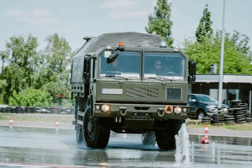 Terytorialsi z 2 Lubelskiej Brygady Obrony Terytorialnej doskonalili swoje umiejętności w kierowaniu pojazdami