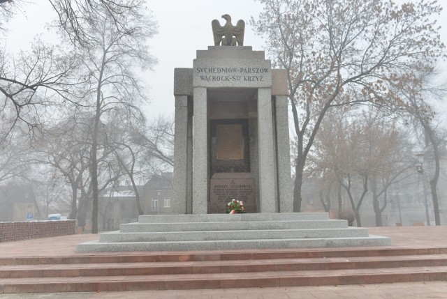 Tak wygląda po przebudowie plac Żołnierzy 72 Pułku Piechoty oraz znajdujące się w jego centralnym punkcie mauzoleum Dionizego Czachowskiego.