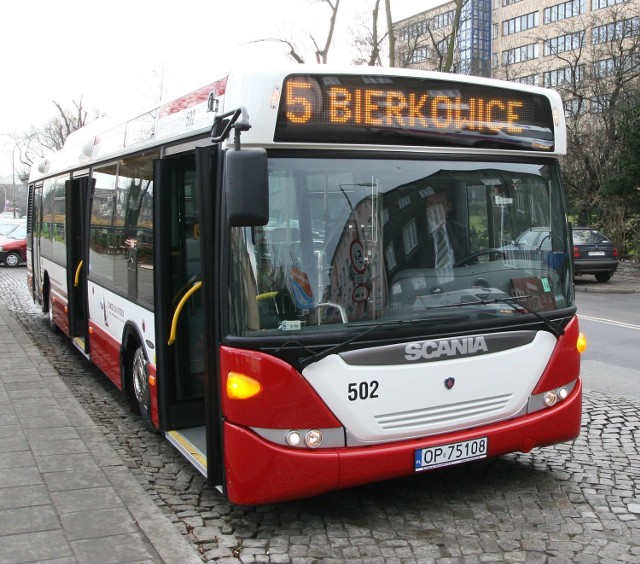 Autobusy marki Scania Omnicity są fabrycznie nowe.