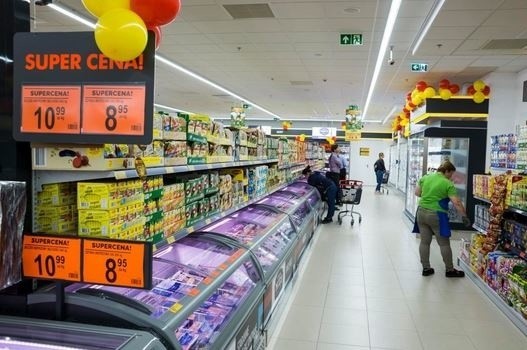 Sklepy otwarte dziś, 22.06.19. Jak pracuje Żabka, Biedronka, Tesco, Lidl i  Auchan 22 czerwca 2019. Sklepy otwarte w długi weekend? | Express  Ilustrowany