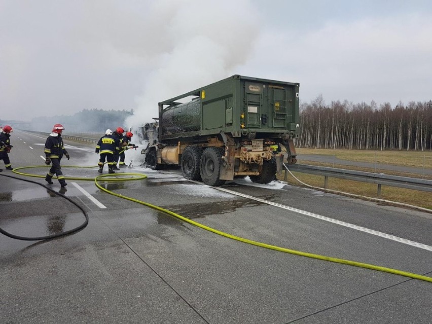 Pożar na A2: Spłonęła amerykańska cysterna wojskowa