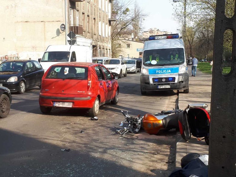 Wypadek na ul. Franciszkańskiej w Łodzi. Motocyklista został potrącony przez fiata punto [zdjęcia]