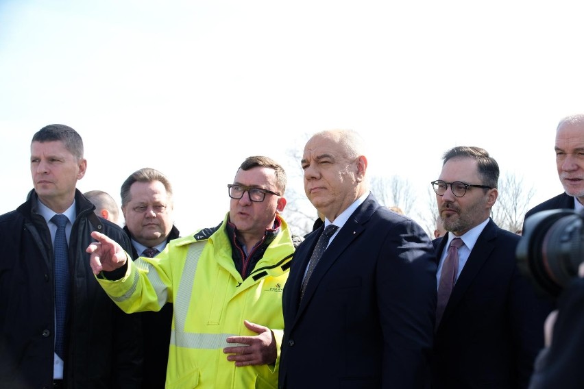 Wicepremier Jacek Sasin zwiedził w niedzielę (19.03) stację...