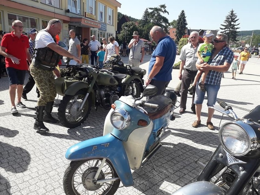 Łącko. I Zlot Pojazdów Zabytkowych pod patronatem wójt Jana Dziedziny [ZDJĘCIA]