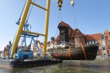 Z dna mariny w Gdańsku wyciągnięto zatopiony jacht. Leżał tam przez trzy lata