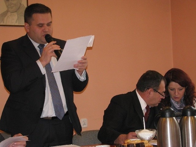 Wójt Andrzej Żołyński na sesji w Somiance stwierdził, że pieniędzy na inwestycje w gminie brakuje.