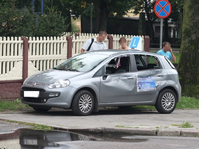 Kolizja "elki" z ciężarówką na skrzyżowaniu ulic Zamkowej i Młyńskiej.