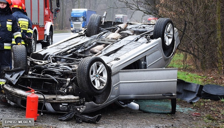 BMW dachowało na krajowej ósemce [ZDJĘCIA]      