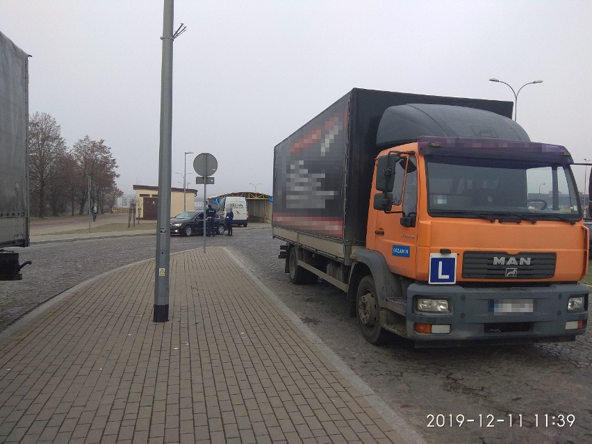 Białystok. Przyszedł pijany na egzamin. Podjechał do policjantów (zdjęcia)