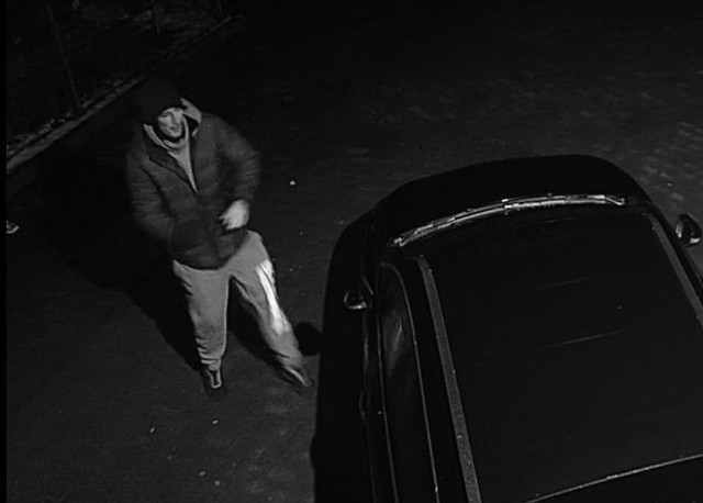 Inowrocławska, w związku z uszkodzeniem samochodu na strzeżonym parkingu,poszukuje widocznego na zdjęciach mężczyzny