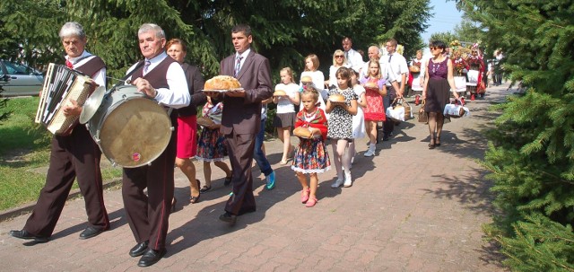 Starostami dożynek byli Piotr Puton i Anna Styczeń.