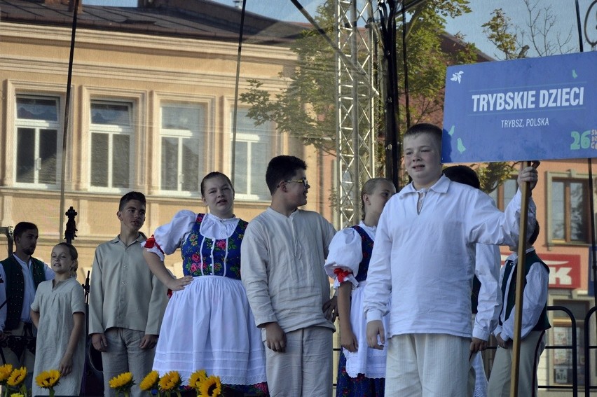 Biecz. Święto Dzieci Gór zagościło na bieckim rynku. Mali artyści roztańczyli miasto [ZDJĘCIA]