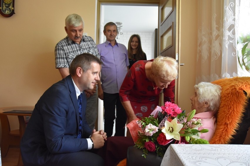 Mieszkanka gminy Chmielnik skończyła 100 lat! Stanisława Piwońska zdradza przepis na długowieczność