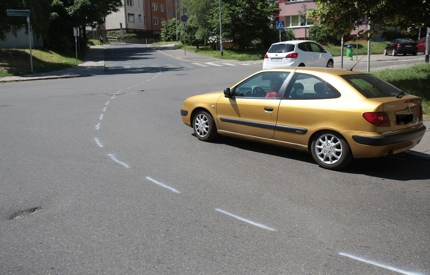 Nielegalne pasy na asfalcie, czyli ktoś wyręczył urzędników