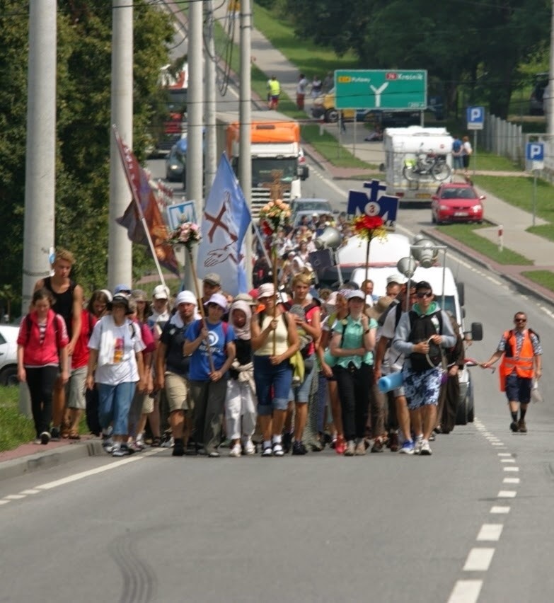 Pielgrzymi z Lublina przeszli dziś przez Wisłę (ZDJĘCIA)