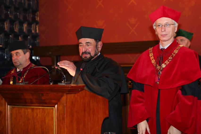 Laureat odebrał medal we wtorek 15 października z rąk...