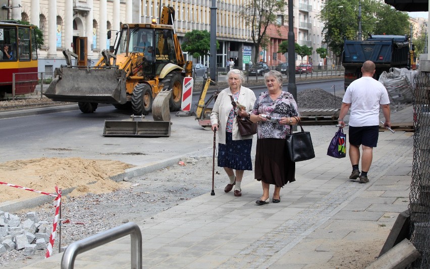 Trasa W-Z. Wólczańska zamknięta z powodu wymiany asfaltu, a na Kościuszki remontują chodniki 