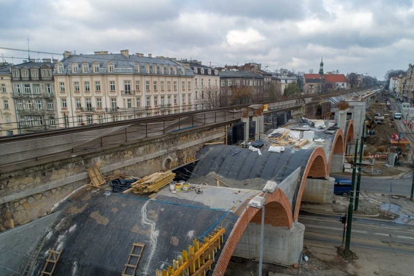 Megainwestycja w centrum Krakowa rośnie jak na drożdżach [ZDJĘCIA]