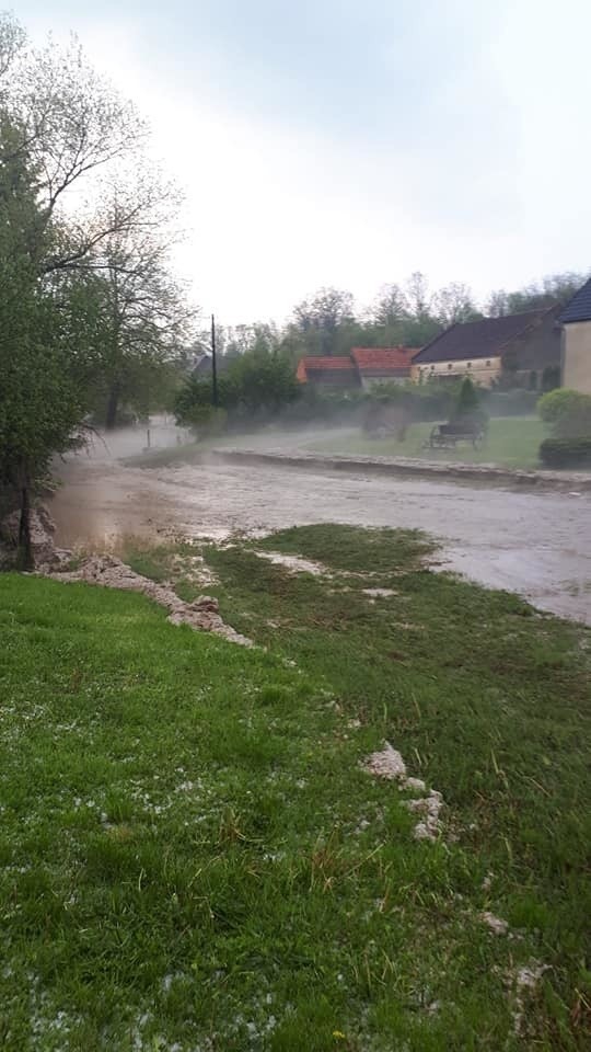 Burze nad Opolszczyzną. Ulewa w kilkanaście minut zalała...