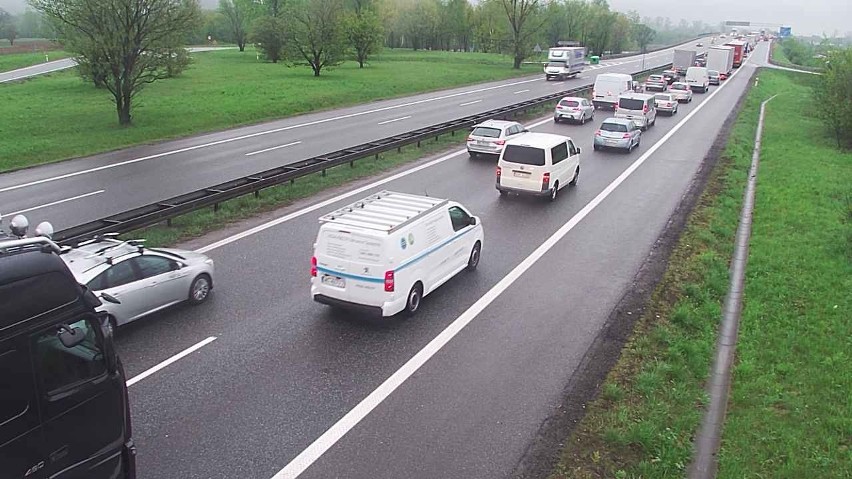 Wypadek na A4 na obwodnicy Krakowa. Jedna osoba została ranna