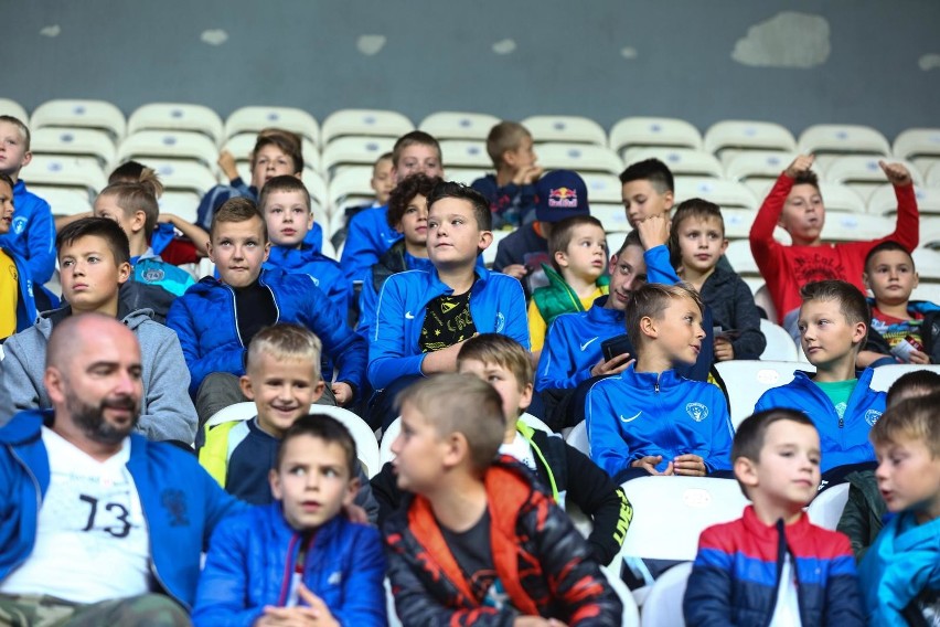 Trybuny stadionu Cracovii opanowały dzieci