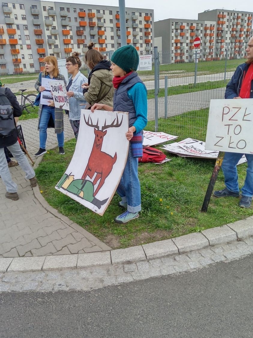 Targom myśliwskim w Krakowie towarzyszy protest przeciwników...