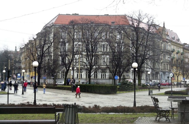 Ta była przychodnia u zbiegu ulic Piłsudskiego i alei Jedności Narodowej nie zostanie zagospodarowana. Także i to nie jest zmartwieniem dla władz Szczecina. Wkrótce ma być ogłoszony kolejny przetarg na sprzedaż tej nieruchomości.