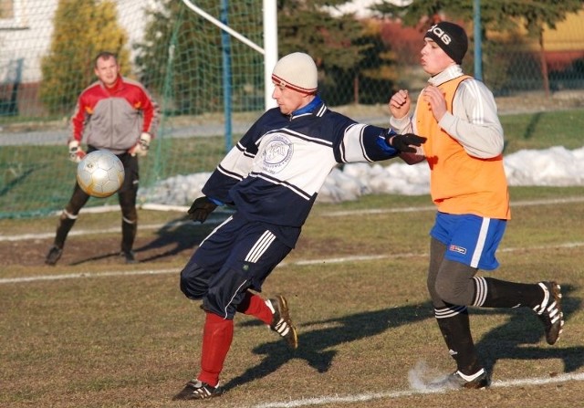 Fragment meczu sparingowego pomiędzy Piaskowianką Piaski, a Unią Sędziszów.
