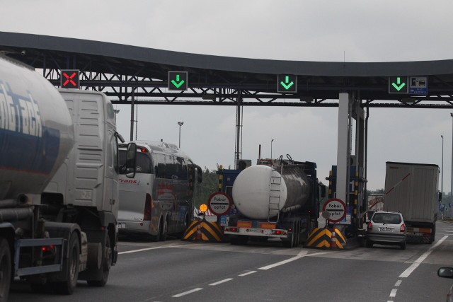 Opłaty za przejazd autostradą A4 Katowice - Kraków będą rosły. -  Teraz opłata wzrasta o 3,5 zł - mówi rzecznik SAM.