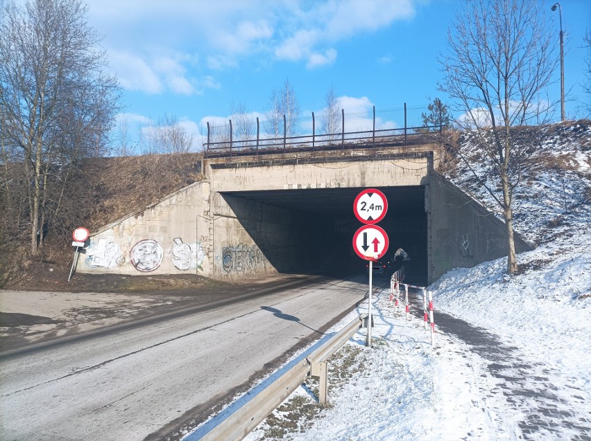 Wiadukt kolejowy na ulicy Obrzeżnej Północnej.