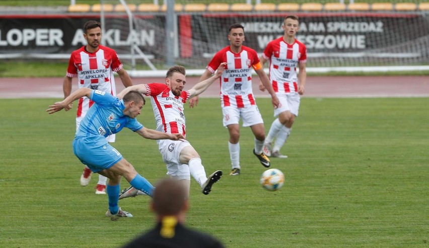 Tempem żółwia gromadzą punkty w czerwcu piłkarze 2-ligowej...